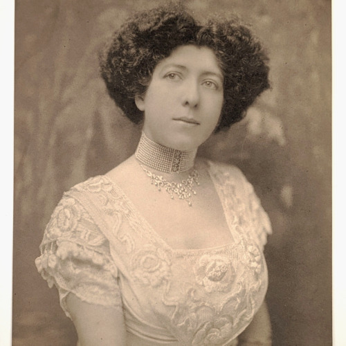 DugItOut's tweet photo. Check out Antique Photos Beautiful Woman Wearing Elegant Jewelry Dress Mishkin Studio NY https://t.co/Sq0d3FaSn8 @eBay
#AntiquePhotos #AntiquePhotograph #OldPhoto #Photography #Photograph #PhotoCollector #AntiqueJewelry #AntiqueFashion #eBay #eBayStore #DugItOut https://t.co/veZMhA2htd
