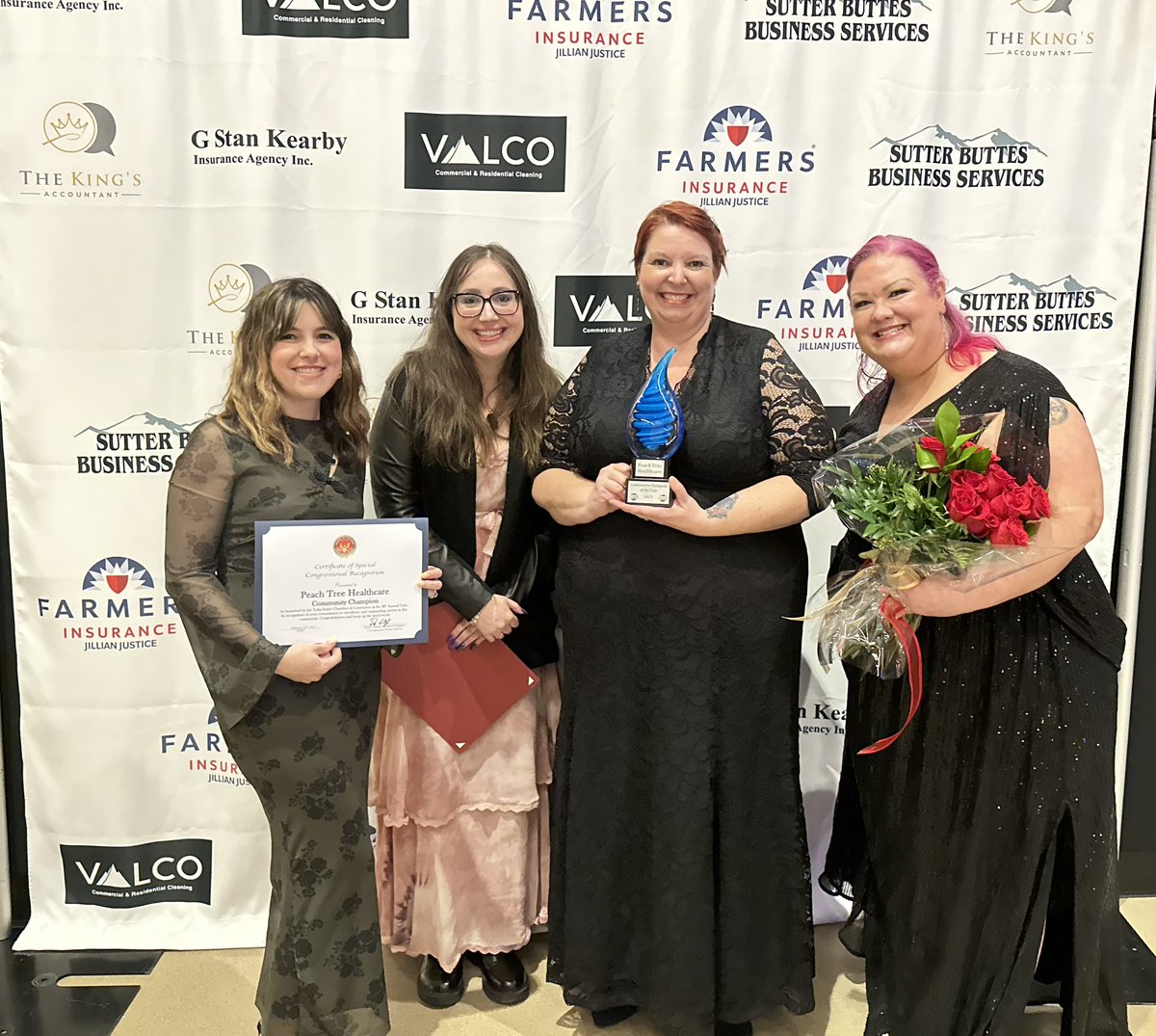 ipickpeach's tweet photo. Peach Tree won Community Champion at the Yuba-Sutter Chamber of Commerce Gala this evening!! 

We are so grateful for the recognition and to be nominated with such esteemed company!

#yubasutter #ipickpeach #communitychampion #grateful #servingourcommunity #healthcareaward https://t.co/eNy50iT7BQ