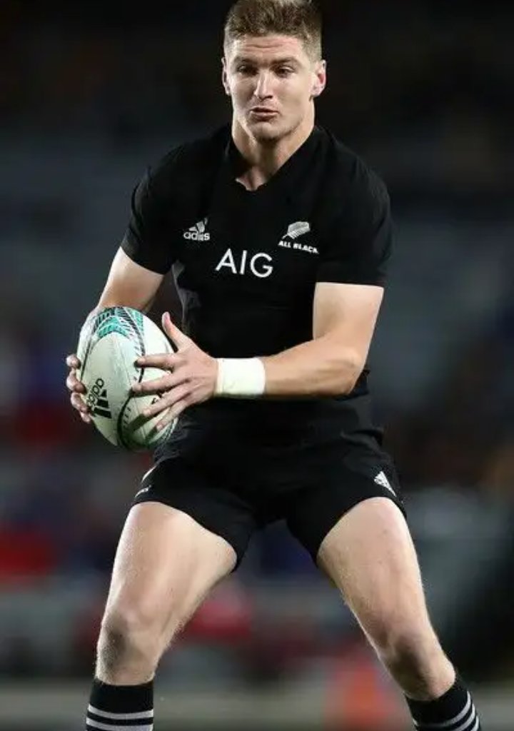 ItsBilaso's tweet photo. Happy Birthday to All Blacks  and Hurricanes  fullback Jordie Barret who turns 27 years today. 

Happy birthday @JordieBarret

@AllBlacks I @Hurricanesrugby

#hbdchallenge https://t.co/xwdOd10a28