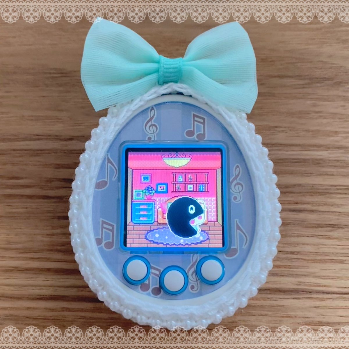 870_tamagotchi's tweet photo. 突然部屋に入って来た黒い謎の怪物に喰われたあと、プゥーッとおしりから排出されてズッコケているうさぎはこちらです。

#たまごっち #tamagotchi #toumapet https://t.co/fU38KTm1wk