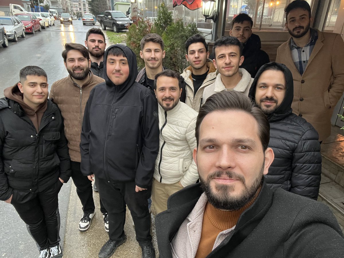 EneslerL's tweet photo. Mezun ve okuyan öğrencilerimizle birlikte Sabah Namazı buluşması ve ardından oyun saati gerçekleştirdik. https://t.co/2LkiW4sndK