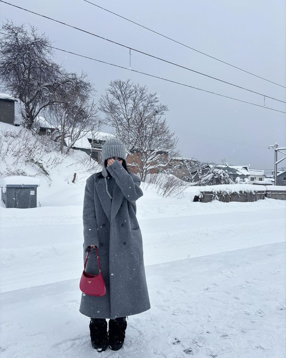 00sfeed's tweet photo. on the snow ❄️ https://t.co/HqQzJqHWQu