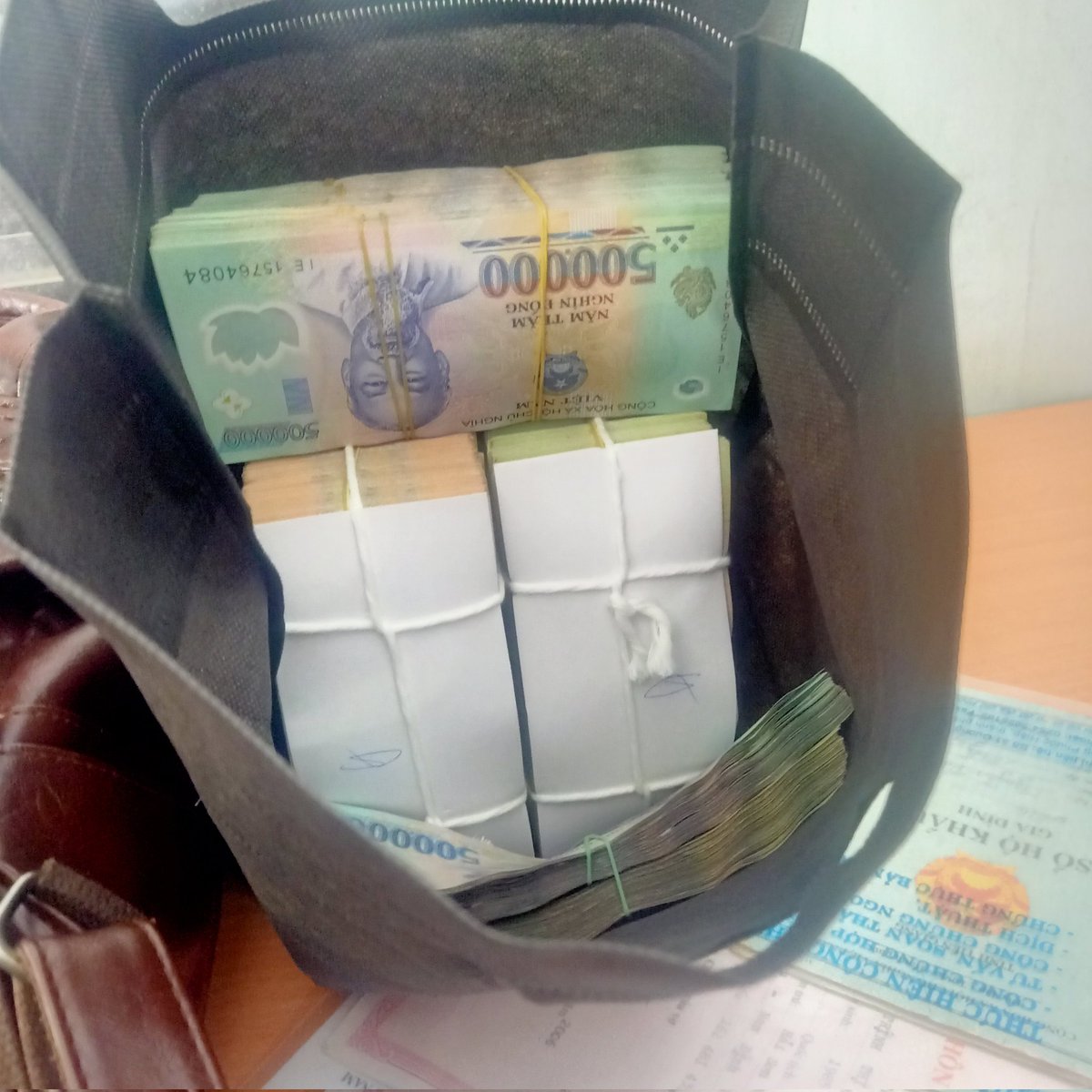 Nhà các bạn đã hết tết chưa? Cùng nhau đi kiếm xiền để năm tới có tết hoành tráng hơn nữa nhỉ.