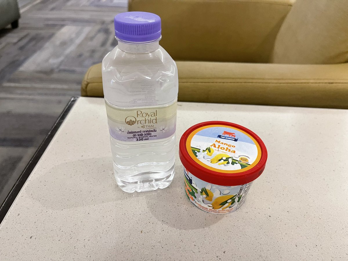 EnjoyMile's tweet photo. なんとタイ航空のラウンジもプライオリティパスで使えました。
お腹がいっぱいだったのでアイスをいただいて。美味しいアイスクリームでした😍😍

https://t.co/iVWg6siUlj https://t.co/imlayGhcFj