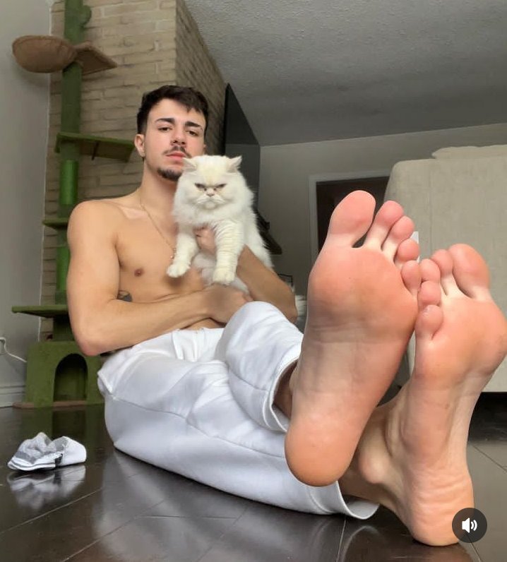 Male_Feeti's tweet photo. Mark Ferreira Feet https://t.co/4h6DTzZtWO