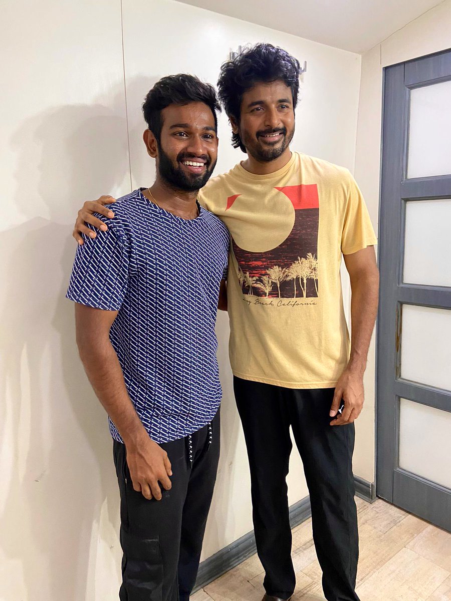 Michael_Deva11's tweet photo. Happy birthday to dearest @Siva_Kartikeyan na ❤️ 

Your such a gem 💎 
Congratulations for #Amaran 💥 

#HappyBirthdaySK #Sivakarthikeyan #AmaranTeaser https://t.co/6YSGYn4Efj