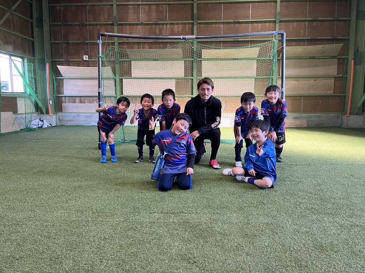 今日はカラフル会場のスクールに参加してきました！元気いっぱいの子供達と一緒にサッカーできて楽しかったです！！