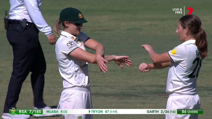  The celebrations need some work 😂 📹 Credits: Twitter/7Cricket