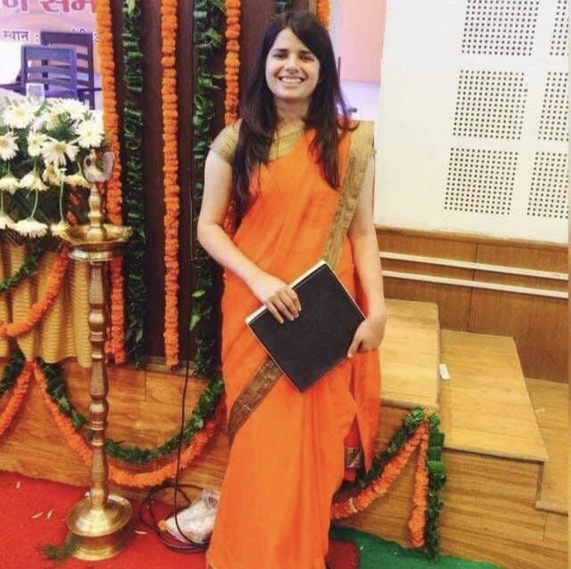 भाई लोग , सपोर्ट करने का है इस ट्रेंड को 🙏🏻
 #IsupportVandanaSingh