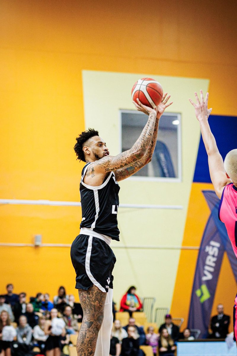 vefriga's tweet image. Happy birthday, Greg! 🎈🍕