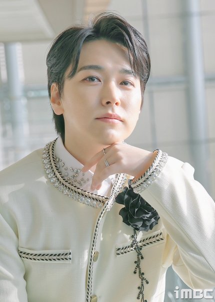 LIU_Sungmin's tweet image. [#성민] 성민, 트롯 귀공자 (출처 : MBC연예 | 네이버 TV연예) naver.me/GNvk15eE
