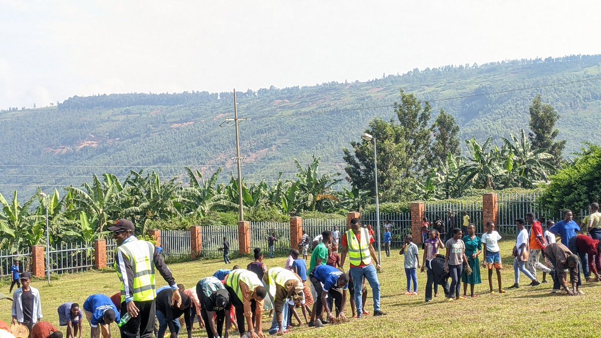 Mu igitondo cyo kuwa gatandatu  17.02.2024 inzengo z'urubyiruko <a href="/RwandaYouthVol1/">Rwanda Youth Volunteers</a> muri <a href="/CityofKigali/">City of Kigali</a> <a href="/RYVCP_Gasabo/">Gasabo Youth Volunteers</a> <a href="/kimironkosecto6/">Kimironko Sector</a> bazindukiye mu gikorwa cy'umuganda udasanzwe Aho basukuye urwibutso rwa Genocide yakorewe abatutsi 1994 ruherereye mu umurenge wa Rusororo i Ruhanga