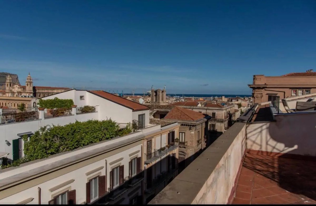 DeStanze8299's tweet photo. Sotto il cielo di Palermo. Dalla nostra terrazza per un tour a cielo aperto. Vi aspettiamo #palermo #holidayinpalermo #sicilia #viavittorioemanuele #lestanzedeinormanni https://t.co/rcRZ2rbv5y