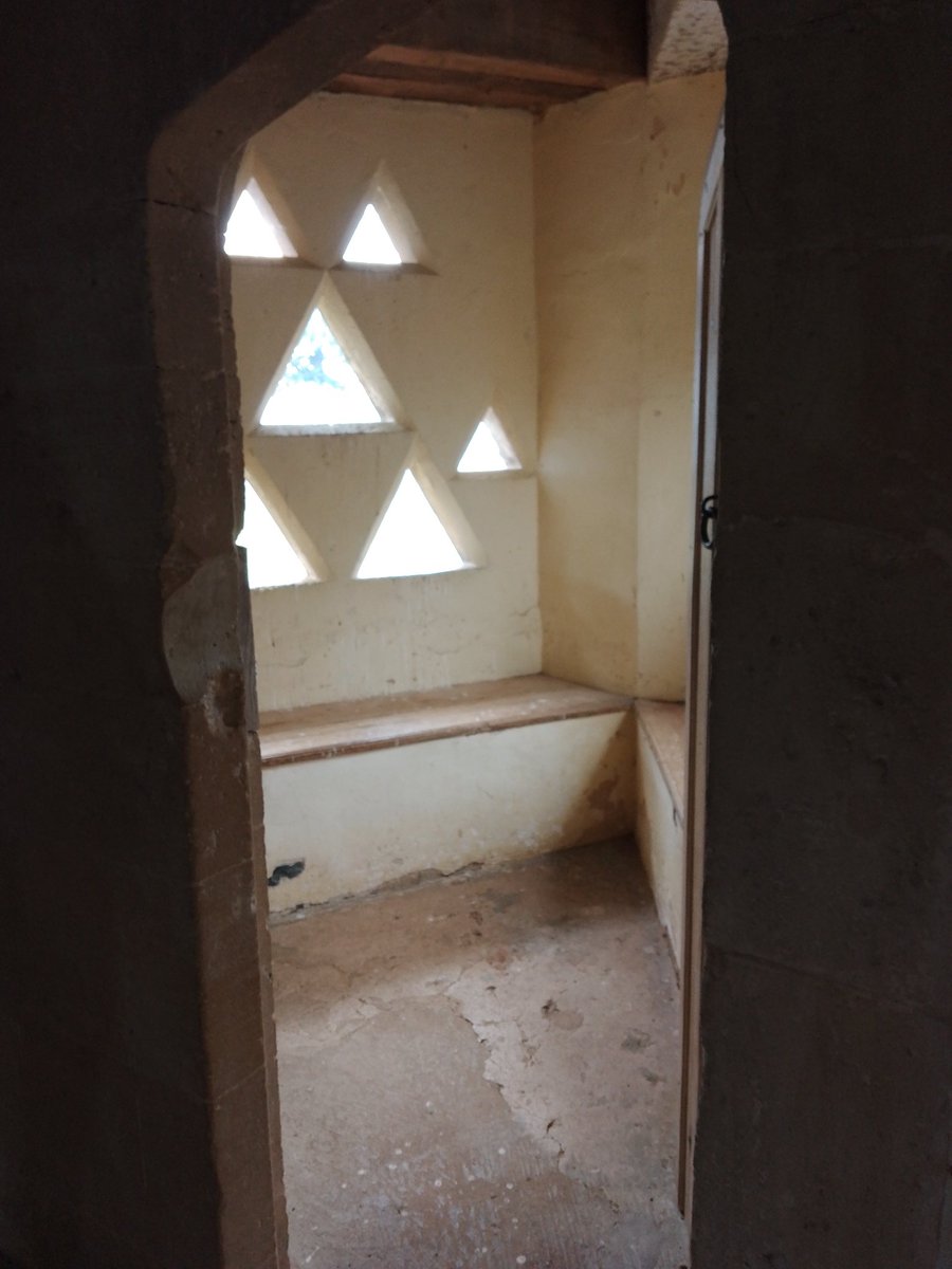 Tarliebear's tweet photo. Having a great day exploring @EnglishHeritage #RushtonTriangularLodge built in 1593 and it's testament to Sir Thomas Tresham's catholic faith as the design symbolises the holy trinity. One of Sir Thomas's sons was part of the #gunpowderplot #tarlietravels @KetteringBC @northants https://t.co/1bZ5eNBgFc