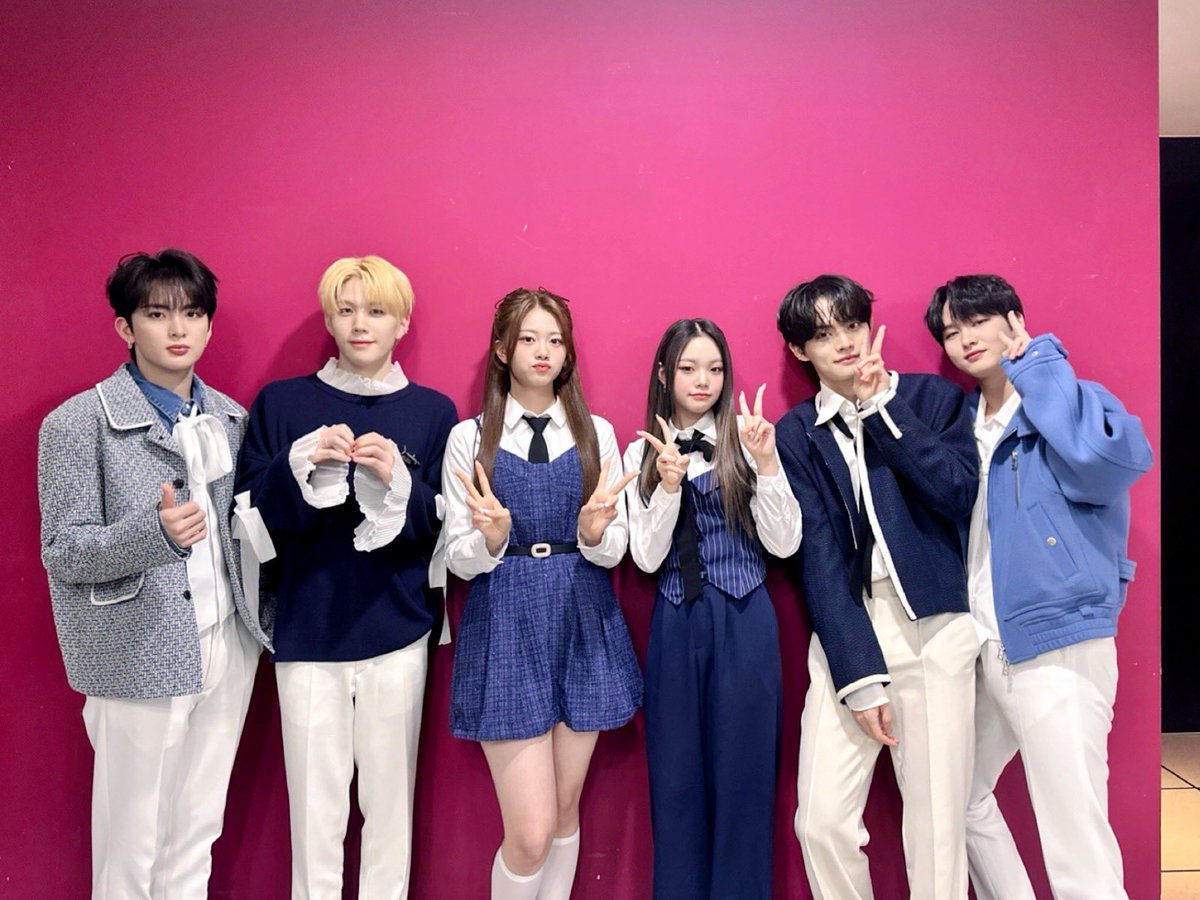 PocketDolStudio's tweet image. [📸]

240217 MBC 쇼! 음악중심

사랑 모두 거짓말~🎵
음악중심도 함께해 준 팬분들 너무 고마워요🥰 

#ASIX #에이식스
#사랑모두거짓말