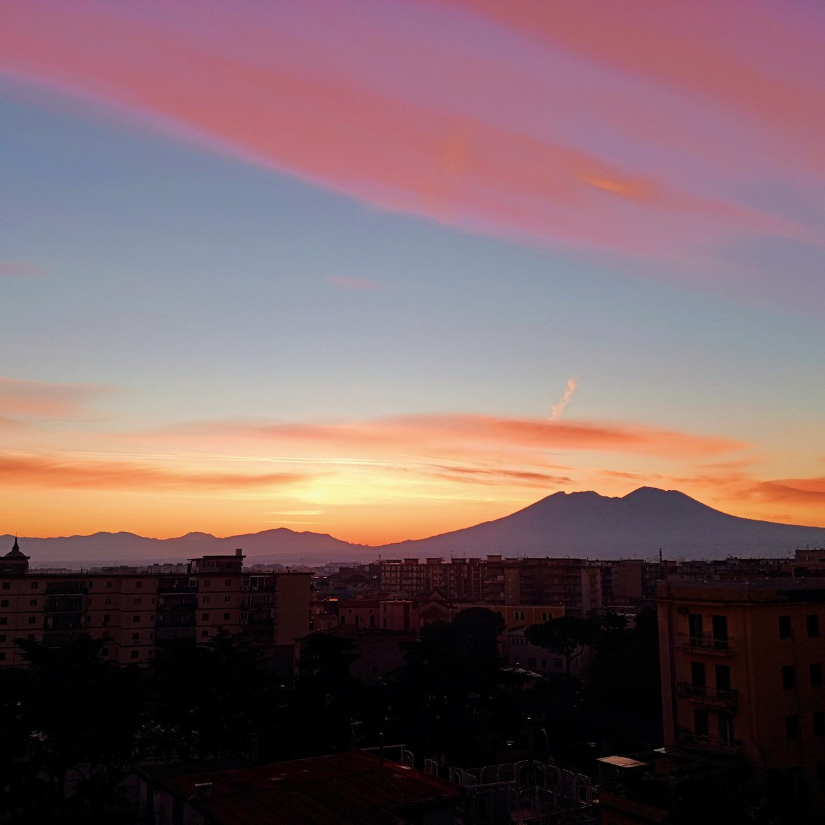 E il mattino sceglie le sue tinte...
