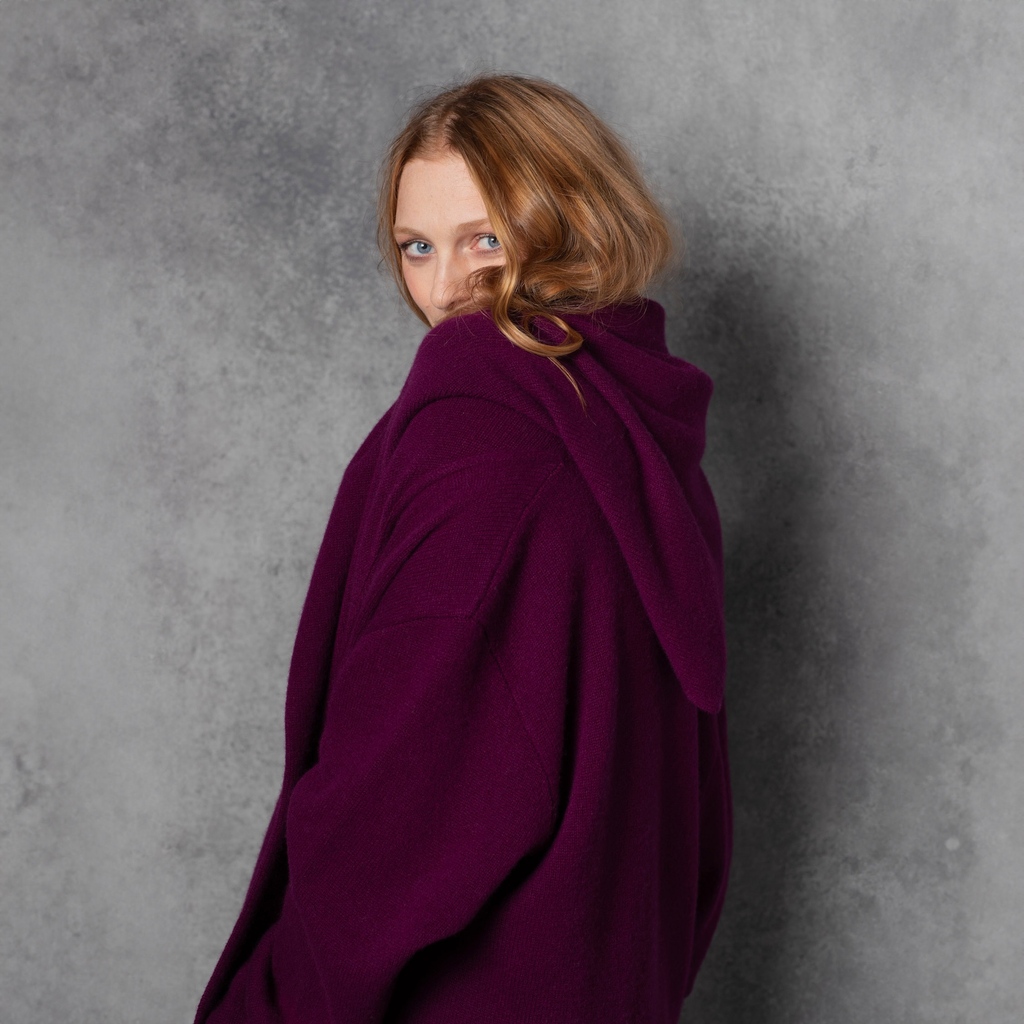 That indescribable feeling of pure luxury wrapping you up in a cosy, cashmere coat...

We love the Lydia Coat, shown here in 'Beetroot'

l8r.it/fJ9I

#cosy #cashmere #irishluxury #quietluxury