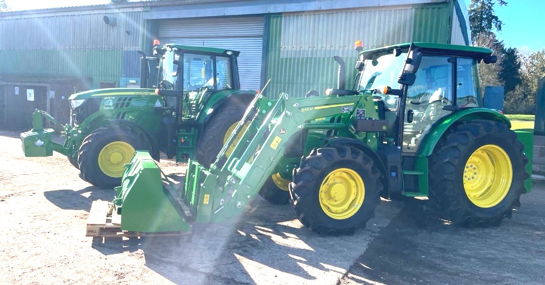 TuckwellGroup's tweet photo. Earlier on in the week it was a lovely sunny morning to be delivering 2 new John Deere tractors to Shuttleworth College in Bedfordshire. 

 #JohnDeere #TractorLife #Agriculture #FarmEquipment #EquipmentDelivery #CollegeFleet #DeliveryDay #CollegeDelivery #Fleet #CollegeEquipment https://t.co/NlF7UmtxsT