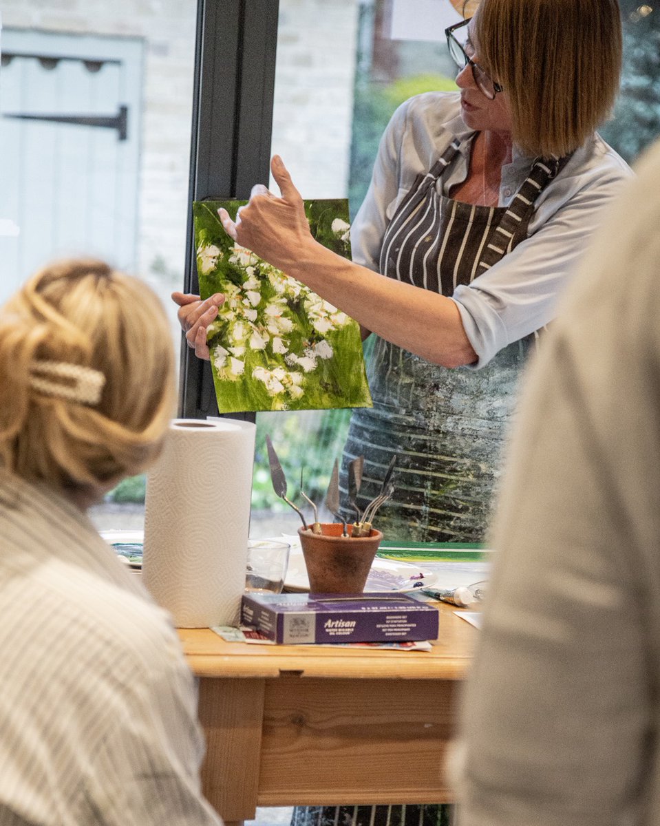 SueRap_Art's tweet photo. 5 TIPS &amp; IDEAS to bring you joy in February 💚 ...and the most FAQ I get asked about the #paintingworkshops Click to learn more x #CambridgeUK - https://t.co/q1BoUzNZNr https://t.co/TgLS1iv1si