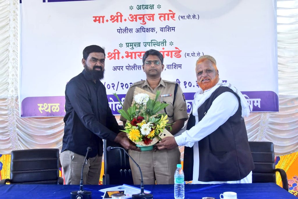SP_Washim's tweet photo. #ShivJayanti | आगामी छत्रपती शिवाजी महाराज जयंती अनुषंगाने @SP_Washim श्री.अनुज तारे (IPS) यांच्या अध्यक्षतेखाली विविध मान्यवरांच्या उपस्थितीत शांतता समितीची बैठक पार पडली. यावेळी शिवजयंती शांततेत साजरी करण्याचे आवाहन वाशिम पोलीस दलातर्फे करण्यात आले.
#Peace #Harmony
@InfoWashim https://t.co/byCvVms8lK