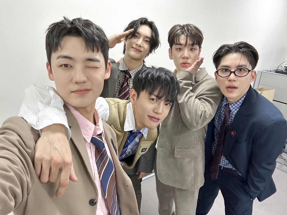 official_ACE7's tweet photo. [🗞️]

전원 군필돌 #에이스 22일 컴백 앞두고 
버스킹…'My Girl' 최초 공개

https://t.co/D2cbPnGmQf

#ACE #PETFLIX #펫플릭스 
#MyGirl #에이스마이걸 #ACEMyGirl https://t.co/YxpFz5RkdY