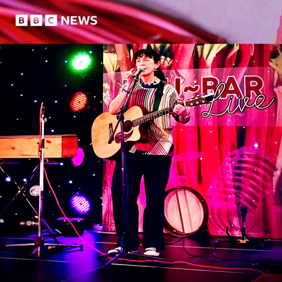 MY FIRST MINI APPEARANCE ON BBC TELEVISION AND THE FIRST MINI BROADCAST ON BBC TV OF ONE OF MY ORIGINAL SONGS - THAT'S A GOOD SONGWRITER DAY! Thanks so much <a href="/BBCYorkshire/">BBC</a> <a href="/BBCLookNorth/">BBC Yorkshire</a> <a href="/MyWakefield/">Wakefield Council</a> <a href="/Expwakefield/">Experience Wakefield</a> for FAB Rhubarb Fest &amp; super <a href="/wakefieldmc/">The Music Collective</a> for inviting me #luckyme