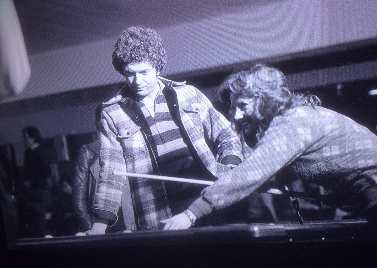 Ep Stake Out playing #pool between takes with an unknown supporting artist Dec 1977 on location Humber Bowling , King Harry St #hemelhempstead #theprofessionals