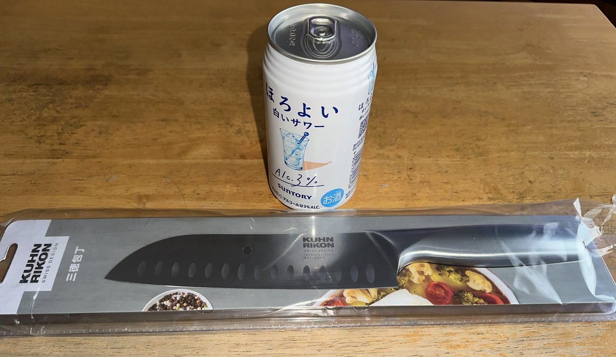 masapyontama012's tweet image. auペイ20%戻しキャンペーンを利用中何やら気になる点数券が⁈🤔
いつの間にか相当の点数券が貯まったので、キッチン奉行の家内に聞いたら『切れなくなってるので包丁が欲しい！』と😈🫡

包丁だけじゃさみしいので好きなほろよいサワー付き🎁👍😉

#サンドラッグ
#KUHNRIKON
#三徳包丁🔪
#ほろよい