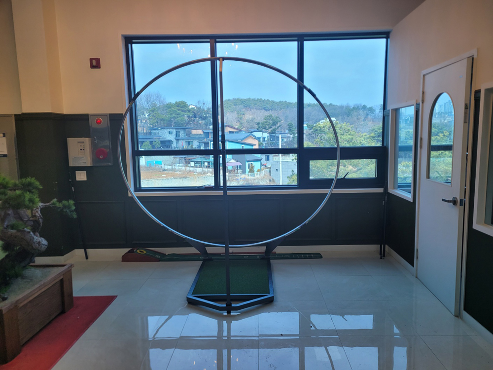 Proswing_Inc's tweet image. 음식점 카페 레스토랑 커피숖 등에서 손님들 서비스 향상을 위해 #골프스윙연습기 설치 합니다.^^
화성시 숲속의 정원에서 고품격 맛나는 소고기도 먹고 #스윙플레인 으로 연습도 하고~^^

#실내골프연습기구 #골프궤도연습장비 #골프자세연습장비 #드라이버스윙연습기 #아이언스윙연습기 #티샷연습