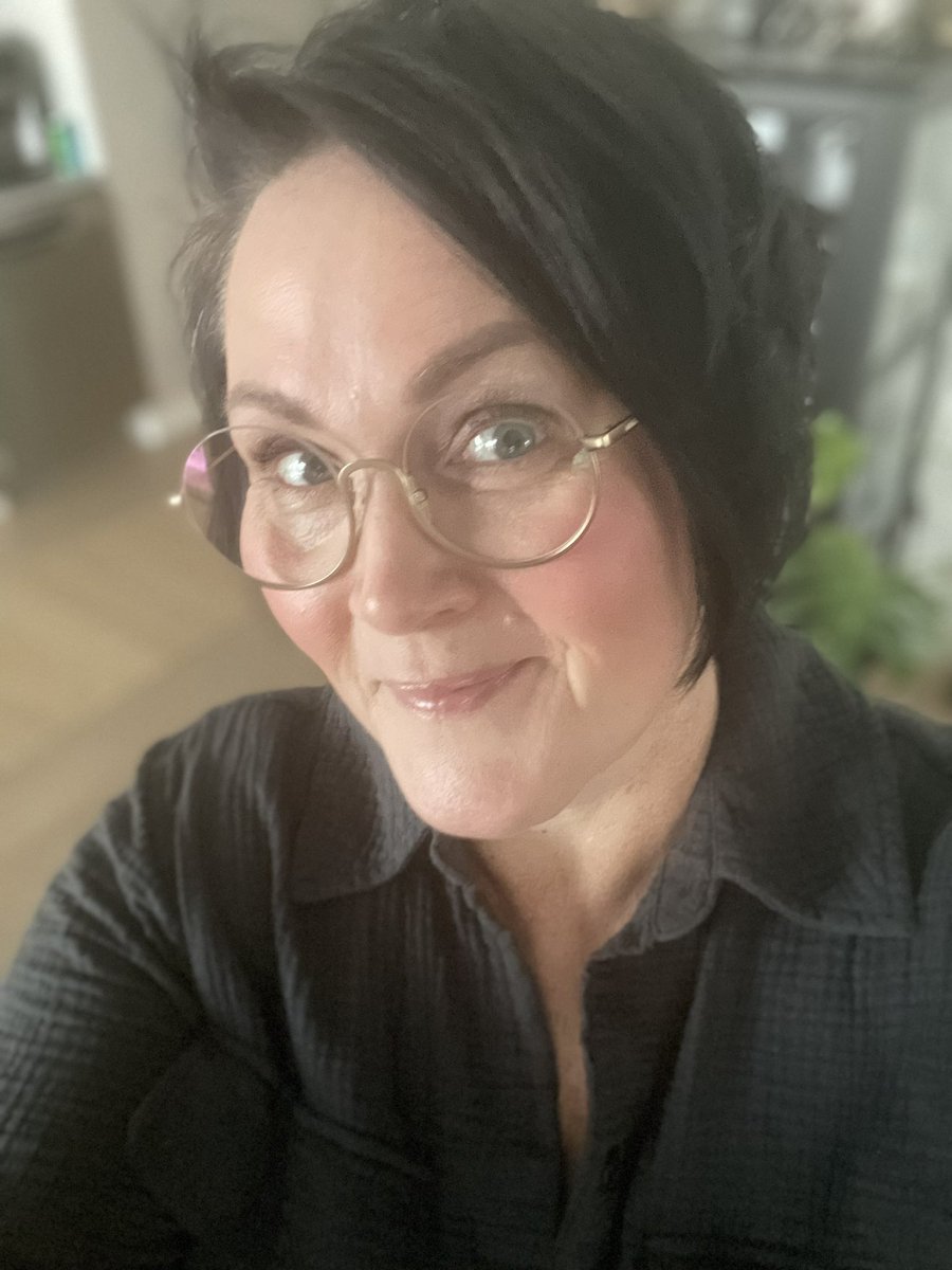 ChristaAhonen's tweet photo. Ihanaa lauantaita sateesta huolimatta. Lyhyt työviikko loman jälkeen, aikaerosta toipumista ja vastasin kahvikutsuun, kyllä. #jännää #treffit https://t.co/QlQBZG7LQI