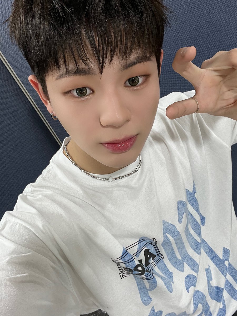EVNNE_official's tweet photo. 다시 돌아온 교복 문정!ㅎ
K.O. 활동 어땠어?😚

#EVNNE #이븐 #문정현 #MUNJUNGHYUN https://t.co/i9sXT5y6Xb