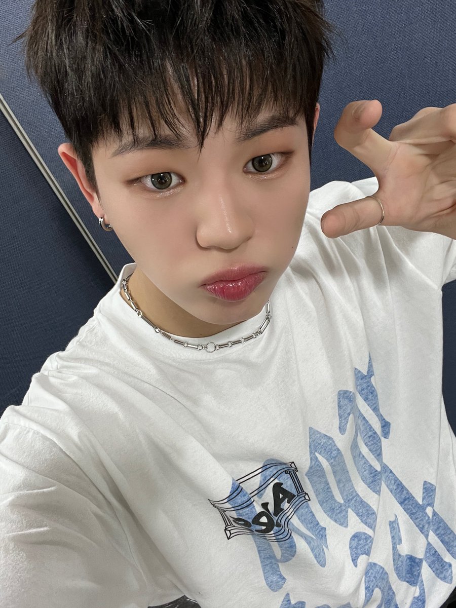 EVNNE_official's tweet photo. 다시 돌아온 교복 문정!ㅎ
K.O. 활동 어땠어?😚

#EVNNE #이븐 #문정현 #MUNJUNGHYUN https://t.co/i9sXT5y6Xb