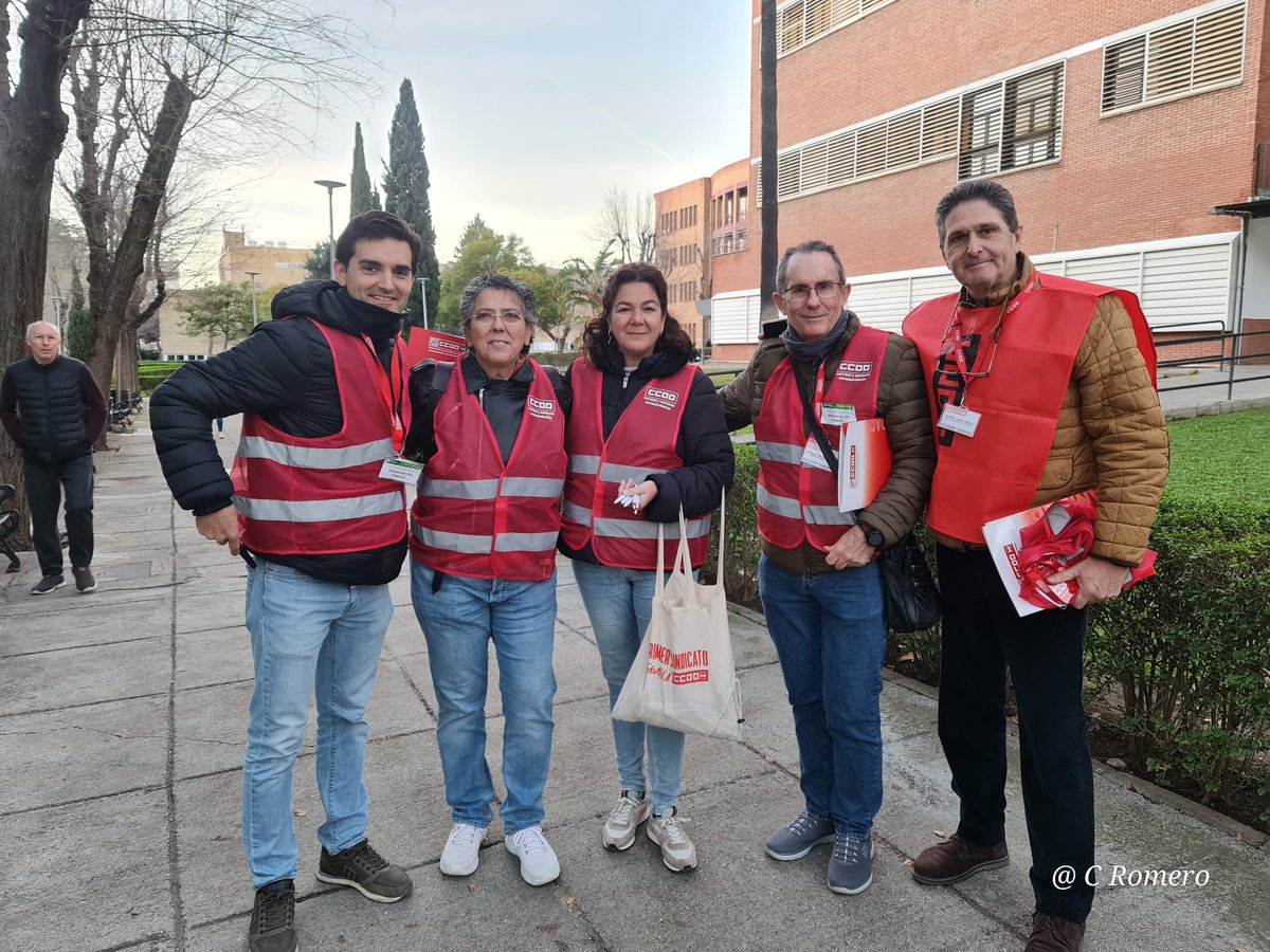 CcooSanidadSe's tweet photo. Una jornada ➕️ de #OPESAS 
Cómo en cada examen te acompaña una delegación de CCOO @fssccooand @ccoosevilla 
Suerte a las personas candidatas
#PersonalLavanderiaYPlanchado
#Pinches https://t.co/46ksu30k6r
