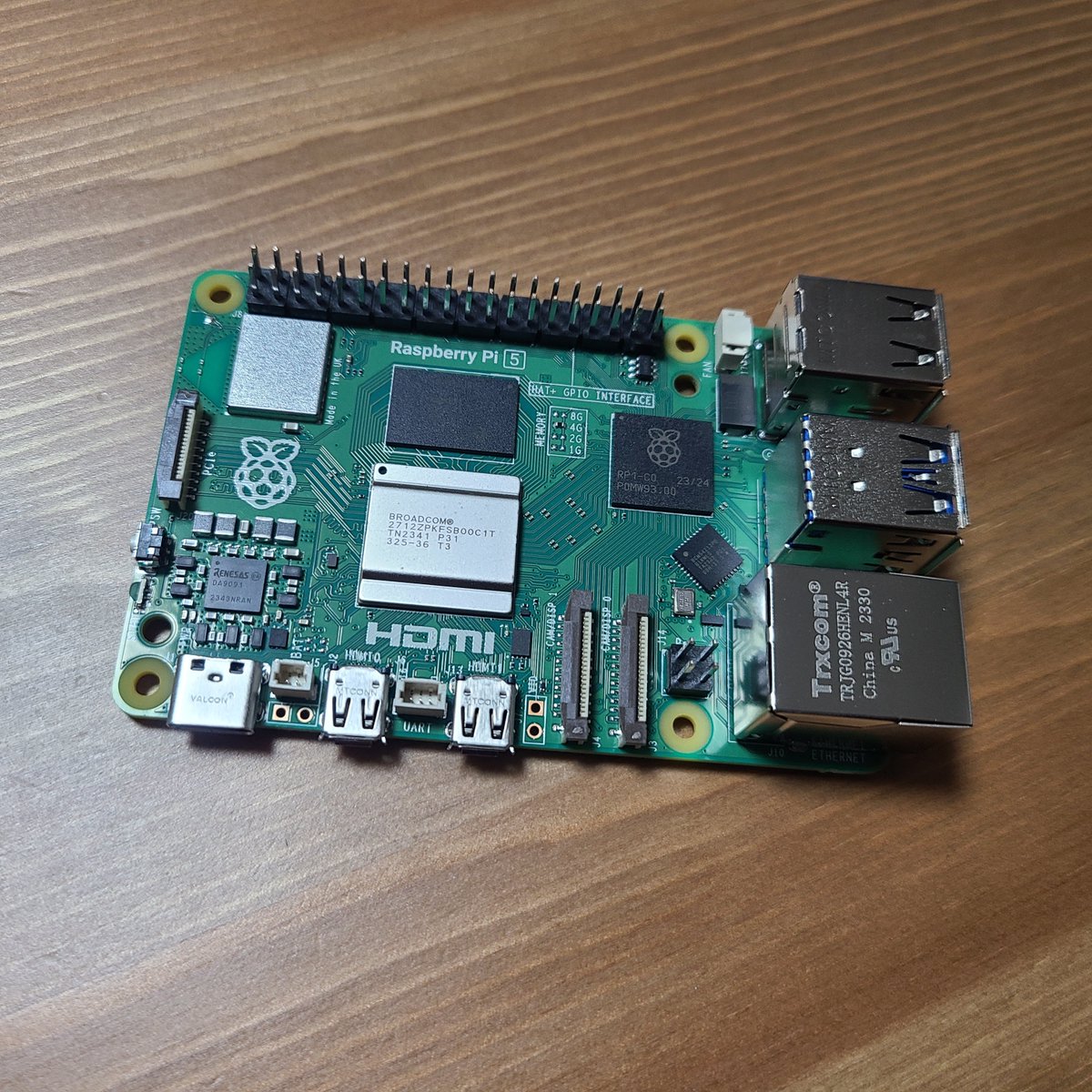m_mistral's tweet photo. Raspberry Pi 5 が届いた！
さて、どうしようか https://t.co/cd8m1N6xMq