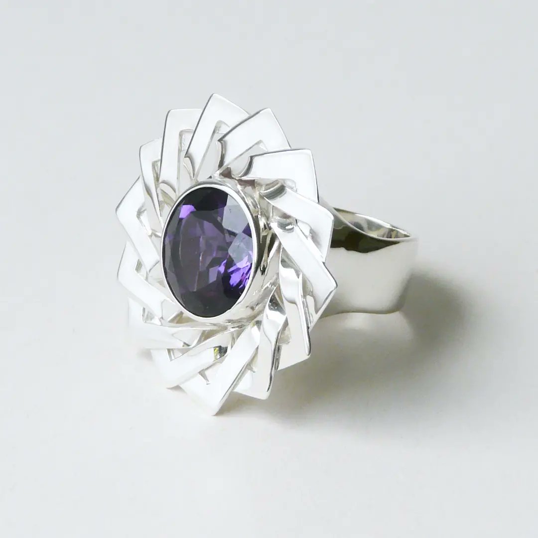 Folded silver petal ring!
#amethyst #february
