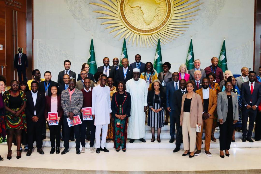 Yesterday the @_AfricanUnion Chairperson @AUC_MoussaFaki welcomed the @AU_YouthEnvoy Ms @ChidoCleoMpemba’s youth delegation to the #AUSummit. This symbolizes the AU's commitment to putting youth at the center of efforts to realize #Agenda2063

#BeTheFuture #AfricaYouthLed #YRC23