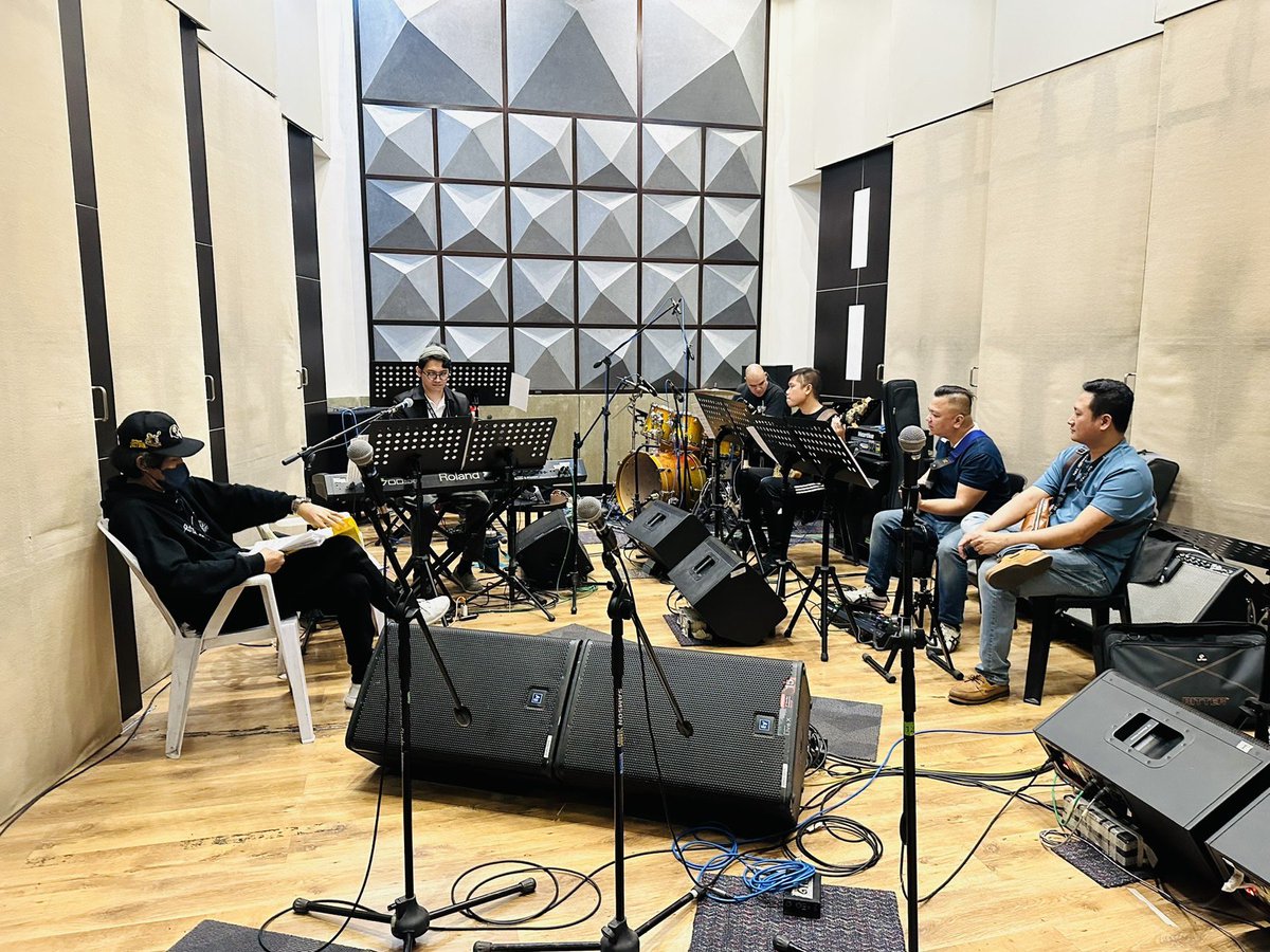 MadamYenggg's tweet photo. Getting ready na si @themariellemoon at @JM_jmdc para sa Star Magic Room Events.
Excitinggg! 😍🥰❤️ https://t.co/VtRH27H7vF