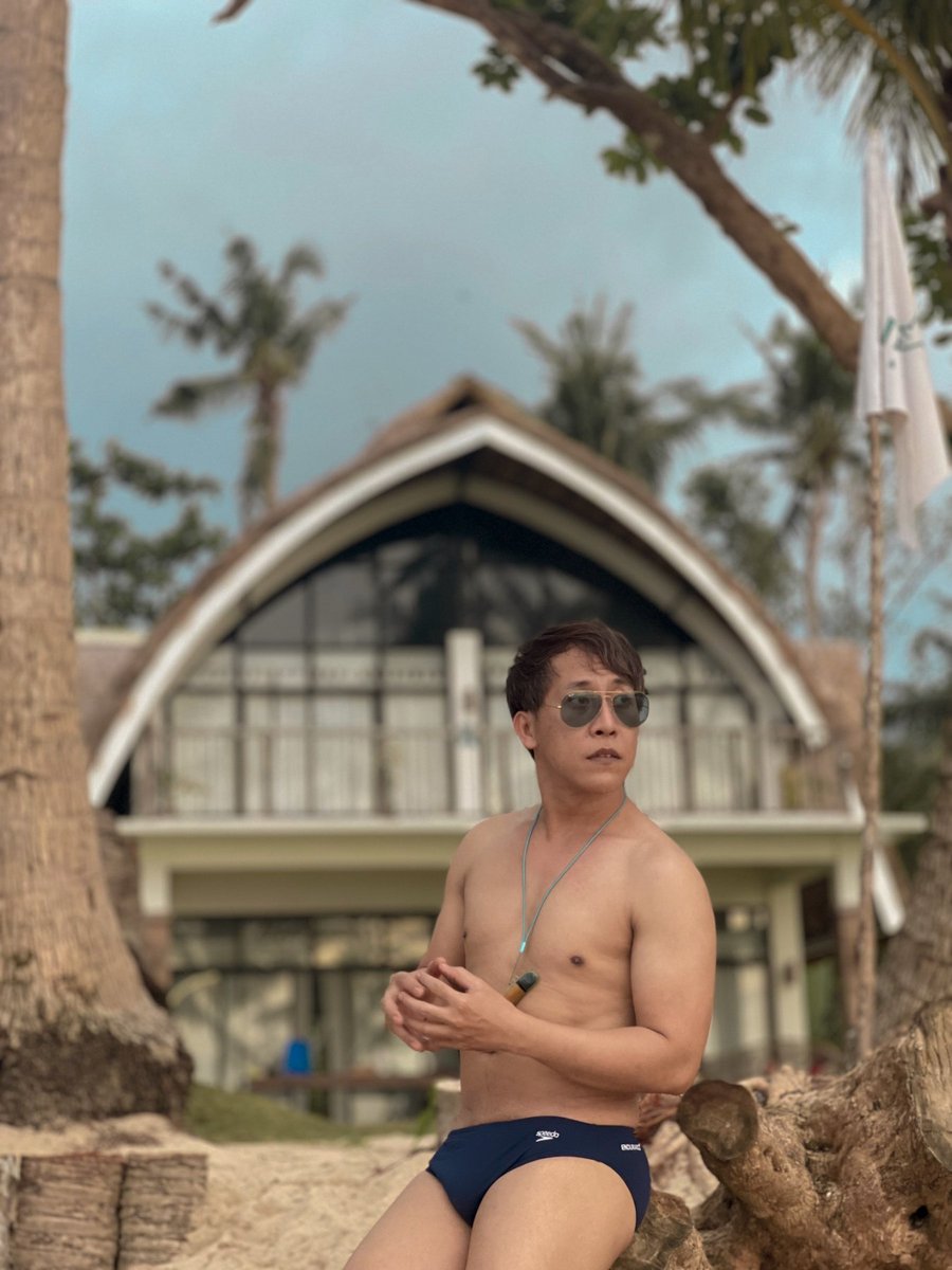 EdrianB's tweet photo. Thinking to go back to the gym.. haist. 🙄 https://t.co/zajYRM74Ce