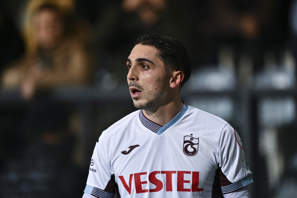 Hami Mandıralı: 

"Abdülkadir Ömür için, 'ben o takıma da gitmem bir daha da bu formayı giymem' dediğini duydum. 

Giymem dediği forma bordo mavi Trabzonspor forması. Bu gücü nereden buluyorlar ben anlamıyorum. Trabzonspor gibi bir takımda oynayan, Trabzonspor forması giyen