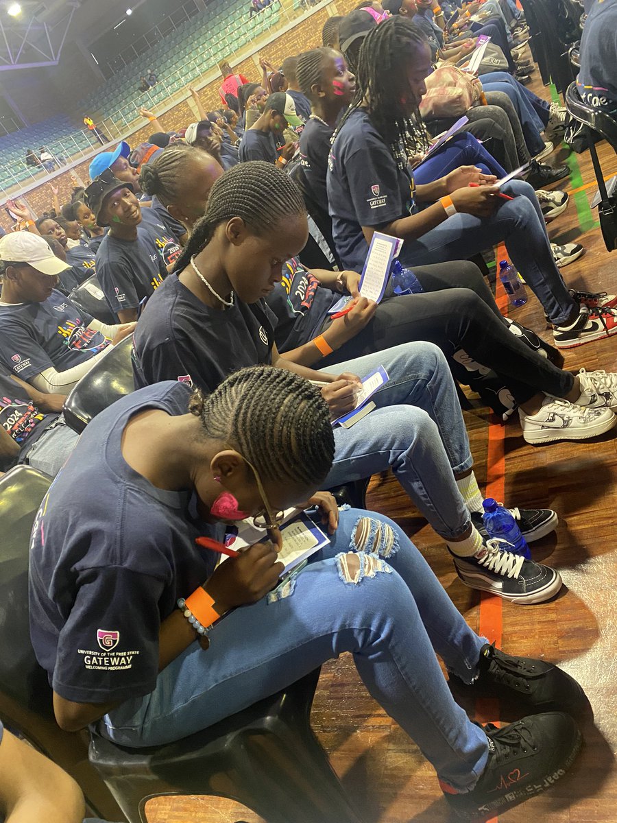 UFSweb's tweet photo. Our first-year students are now writing their dreams in their dream cards. 

#UFSFTEN #UFSFirstYearsWelcoming #UFSDreamWalk #ILoveMyKovsies https://t.co/aeQQ5mvBk7