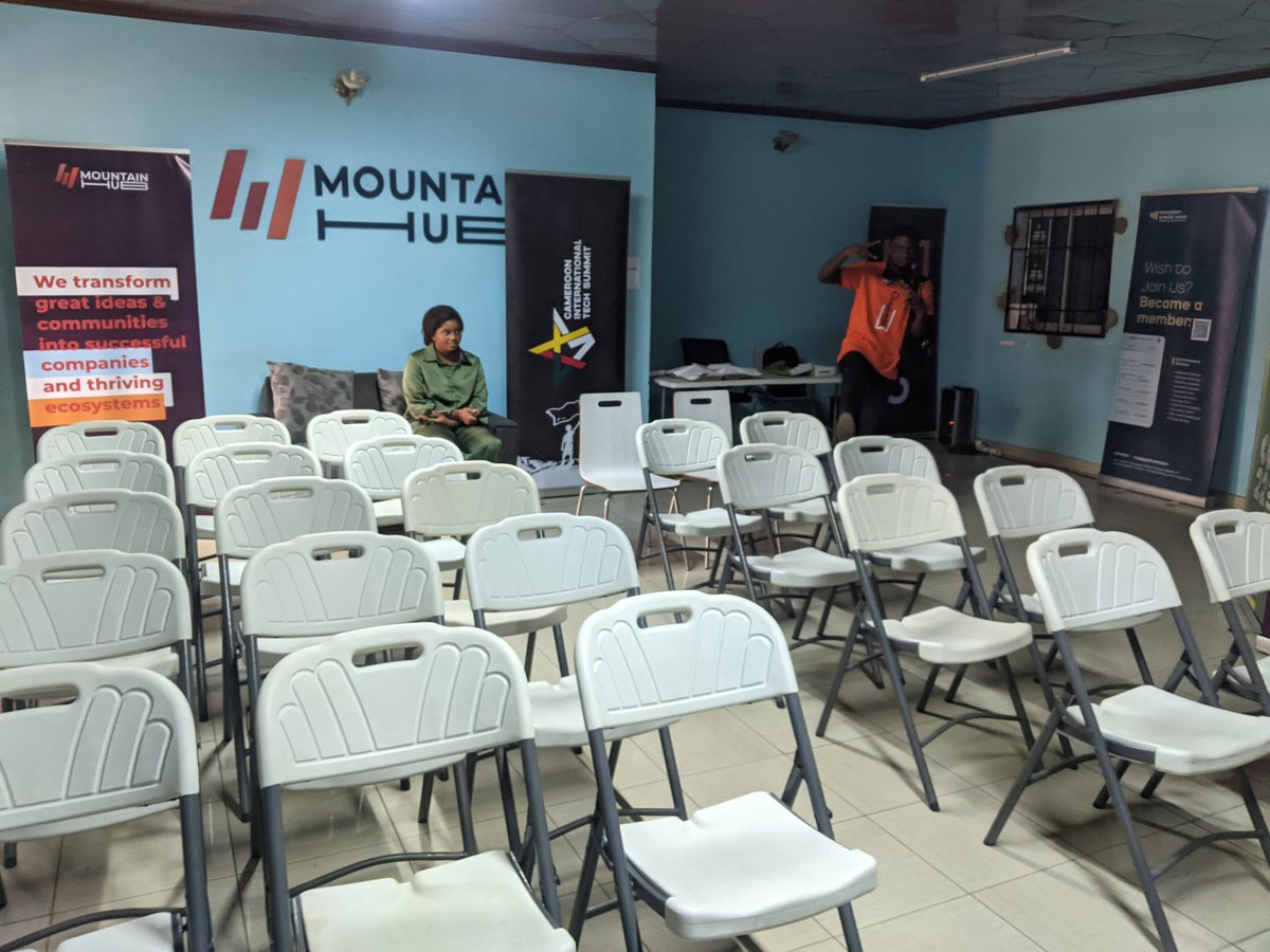 IkniteStudio's tweet photo. D E S I G N_M E E TUP | V2
Setting the stage: There's an early bird!
#design #meetup #adobe #ulevus #iknitestudio #iknitespace #fahrenheitpictures #tekcitadel #wouessi #mountainhub #road2cits #cits24 https://t.co/0MfTYxK64X