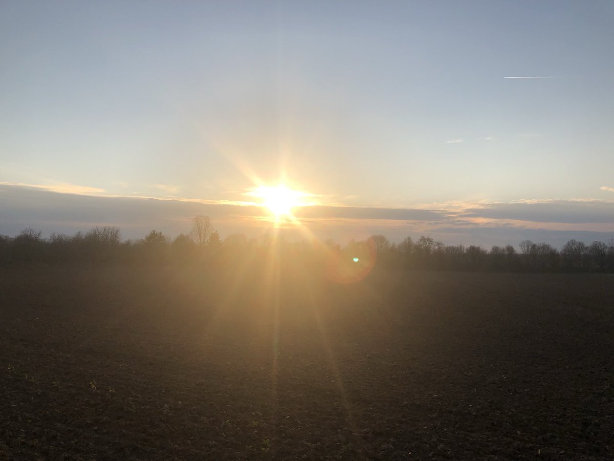 glaubeweiter's tweet photo. #Sonnenaufgang Ein #Tag der #zeigt dass der #Frühling kommt! Ein #strahlender #Auftakt fürs #Wochenende Tut gut nach vielen #grauen #Regentagen 🎶Die güldene Sonne bringt Leben und Wonne, die Finsternis weicht. Der Morgen sich zeiget, die Röte aufsteiget, der Monde verbleicht🎶 https://t.co/NRaHVSRKKv