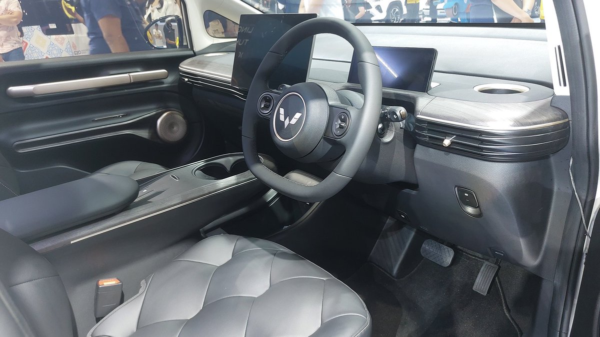 radenrauf's tweet image. Wah mimin Wuling udah spill nih.
Ini beneran min kursinya kayak sofa gini?
Pasti selain empuk seperti awan, dia juga nyaman kayak bersama orang yang tepat. Hehehe
#CloudEV