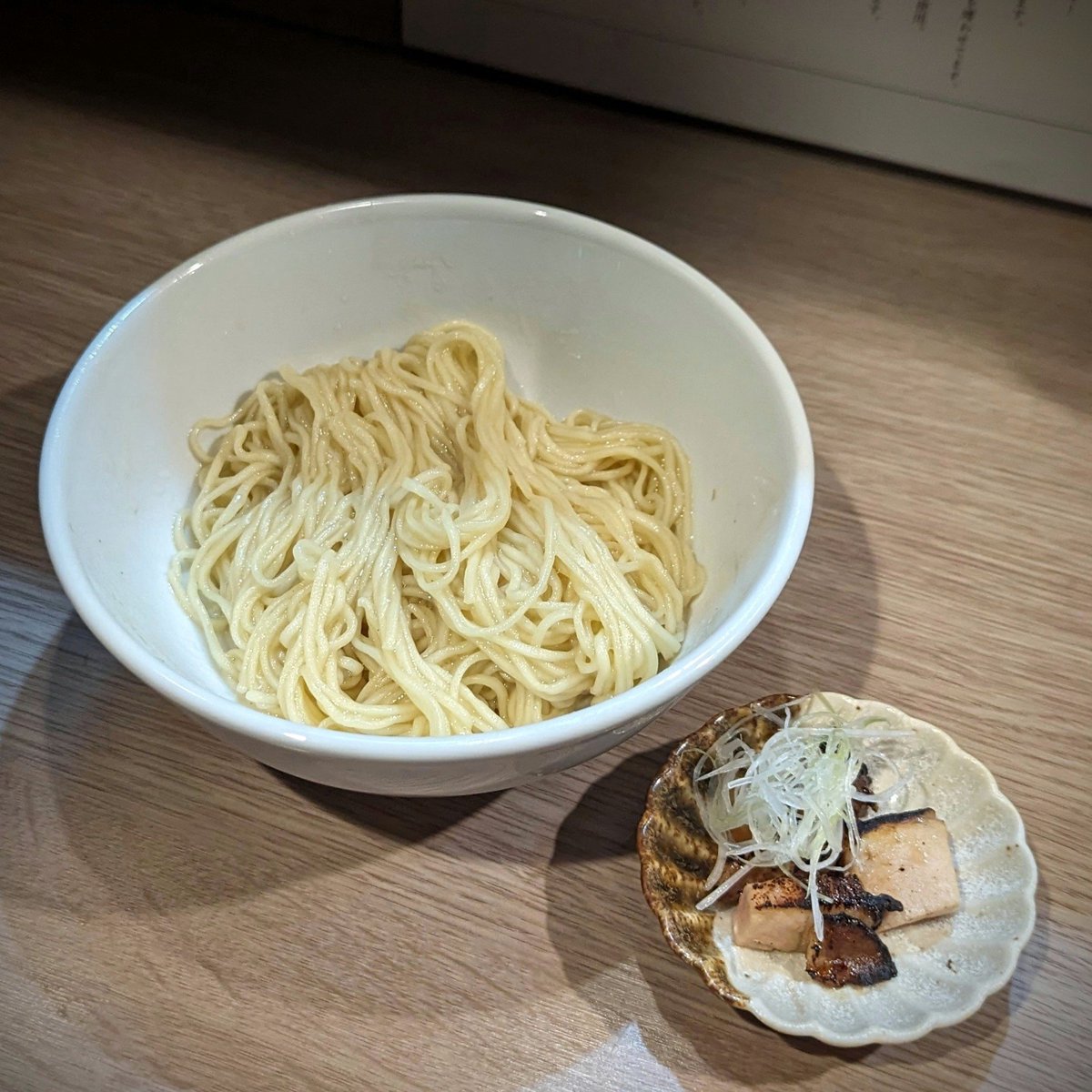 huwa_149's tweet photo. 麺屋 鶏恋（三重・津市江戸橋）
@menya_torikoi⁡

⁡✔ 特製鶏塩らぁ麺
✔ 限定飯・パイカ丼
✔ 和え玉・ちぃ玉（鶏油）
✔ 🆕追い鶏スープ（ワンタンtp）

#麺屋鶏恋 #鶏恋
#ラーメン #塩ラーメン #醤油ラーメン #鶏白湯 #まぜそば #ramen #noodles #foodporn
#三重 #津 #三重大学 https://t.co/btLCxh8rDb