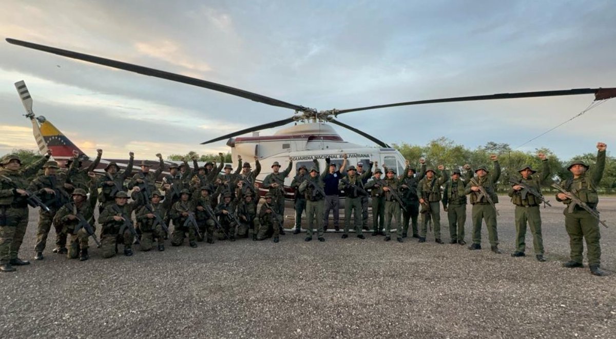 leonardojqh's tweet photo. Operación “Relámpago del Catatumbo” en el Estado Zulia, en defensa de nuestra soberanía y territorio mediante el sistema defensivo territorial fortaleciendo la lucha contra el tráfico ilícito de drogas para contribuir al mantenimiento del orden interno. Venezuela libre y soberana https://t.co/2hO6s6mTGb