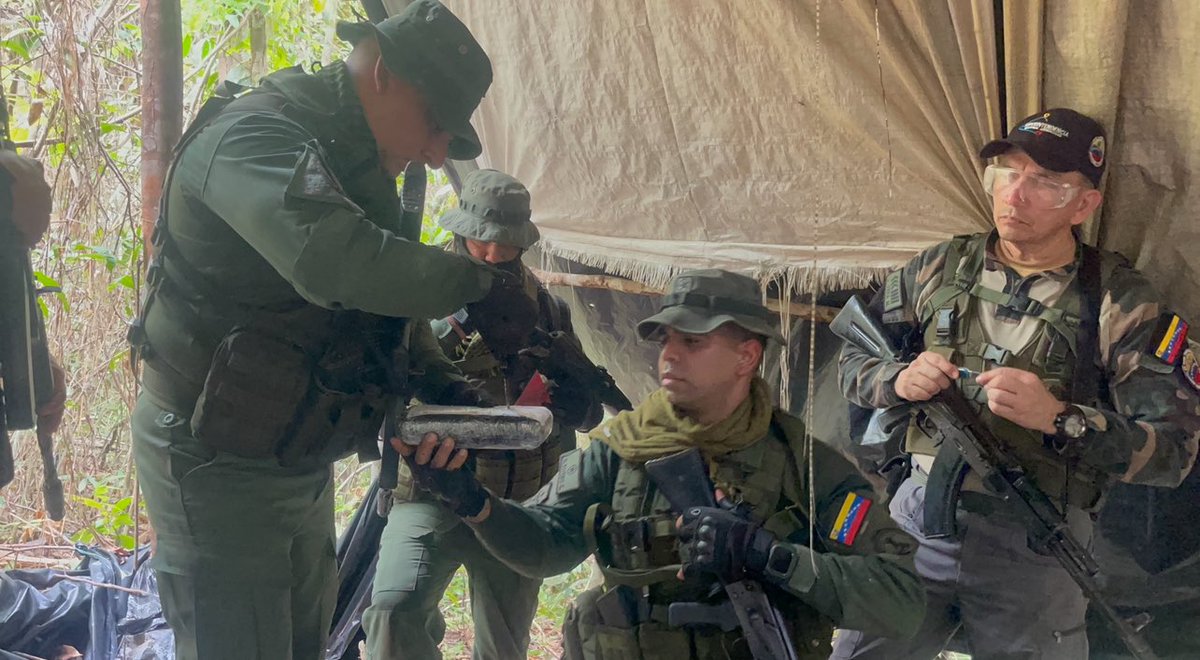 leonardojqh's tweet photo. Operación “Relámpago del Catatumbo” en el Estado Zulia, en defensa de nuestra soberanía y territorio mediante el sistema defensivo territorial fortaleciendo la lucha contra el tráfico ilícito de drogas para contribuir al mantenimiento del orden interno. Venezuela libre y soberana https://t.co/2hO6s6mTGb
