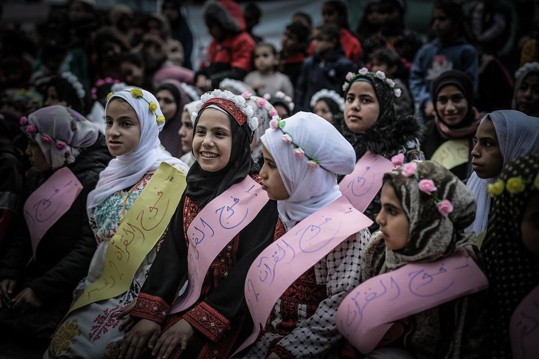 Hearts attached 2 d Quran never wither,& souls inhabited by the Quran never despair, &memories recalling the verses of the Quran never age.In Rafah, southern Gaza Strip, which is subjected to bombing and hunger, a new group of memorizers of Quran r being honored