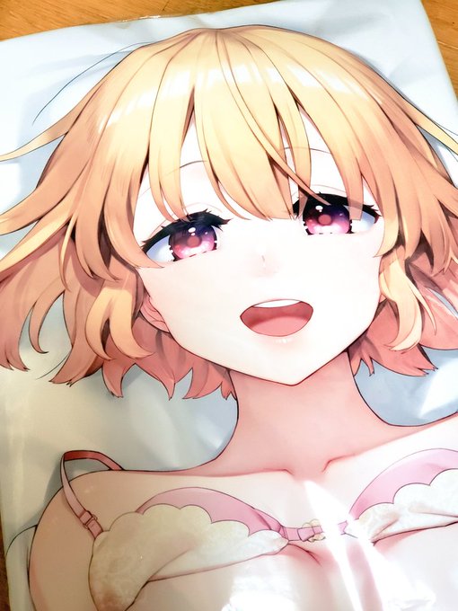 以前、ドクアル診療所にて描かせていただいた抱き枕カバーのサンプルが届きました!!!!!!!!!!!

細部まで!綺麗に!!印刷が!!!されてる!!!!
すごい、かわいい～!

予約済みの人も、これからご縁がある人も、よろしくお願いします🙏✨ 