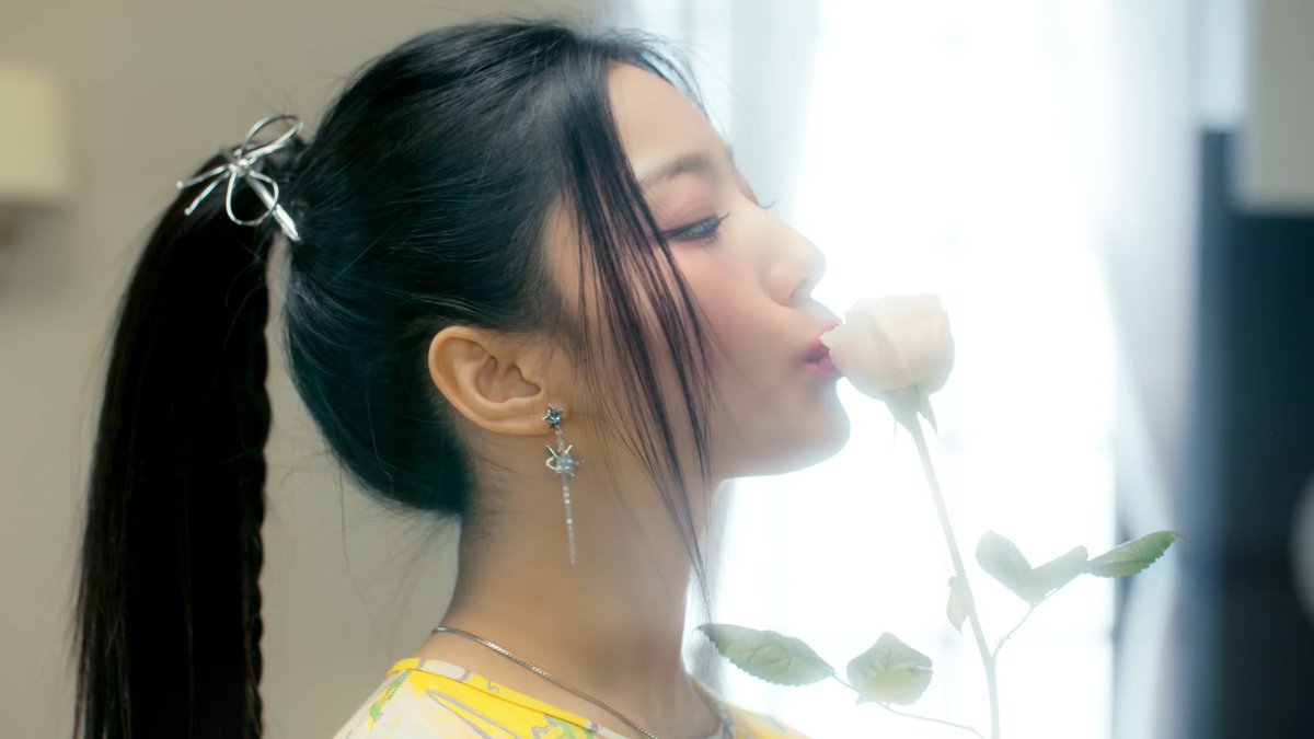 its_roses_rosie's tweet photo. ㅤ

ㅤ ㅤ with each step she takes, she leaves a trail of kindness and compassion, lighting up the darkest corners with her unwavering spirit. her eyes, sparkling with dreams yet to unfold, hold galaxies of wisdom and wonder within. https://t.co/Sqnfc5FVEH