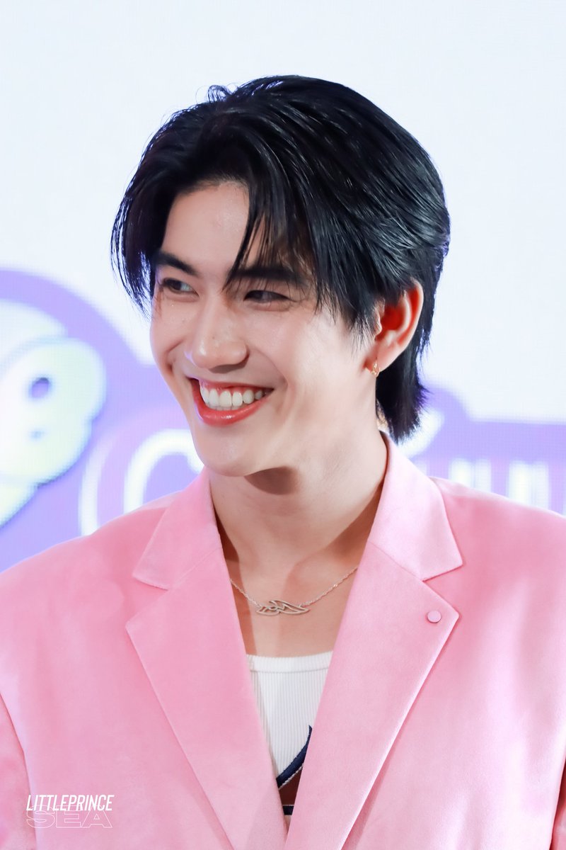 littleprince93x's tweet photo. ยิ้มแมวโผล่แน้ววว 

 #JimmySeaXJallon 
@Sea_tawinan #sea_tawinan https://t.co/EvICGMVMDX